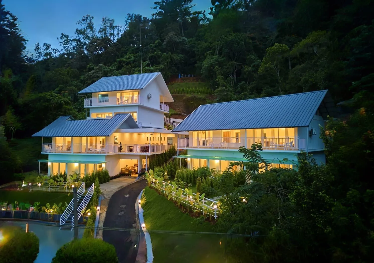 Ice Mist Pool Resort Munnar By Voye Homes